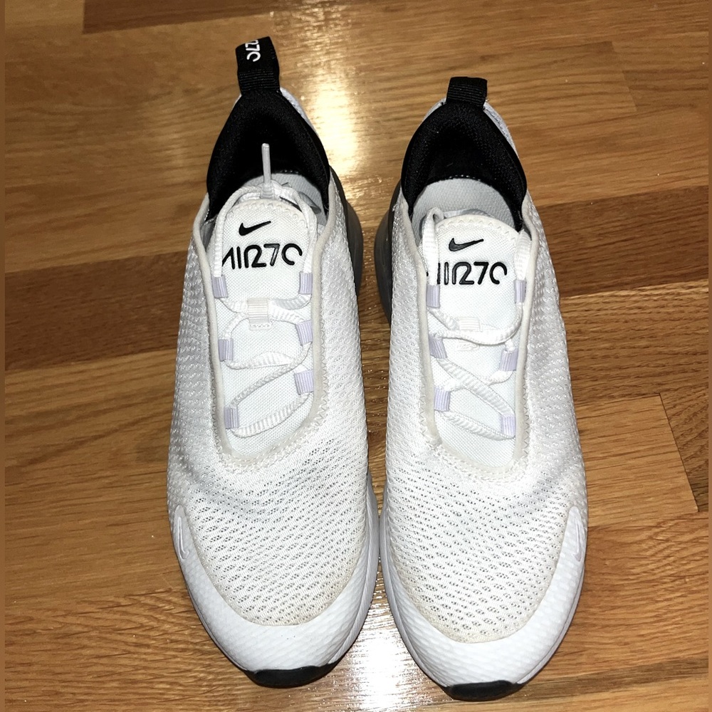 NIKE AIR MAX 270